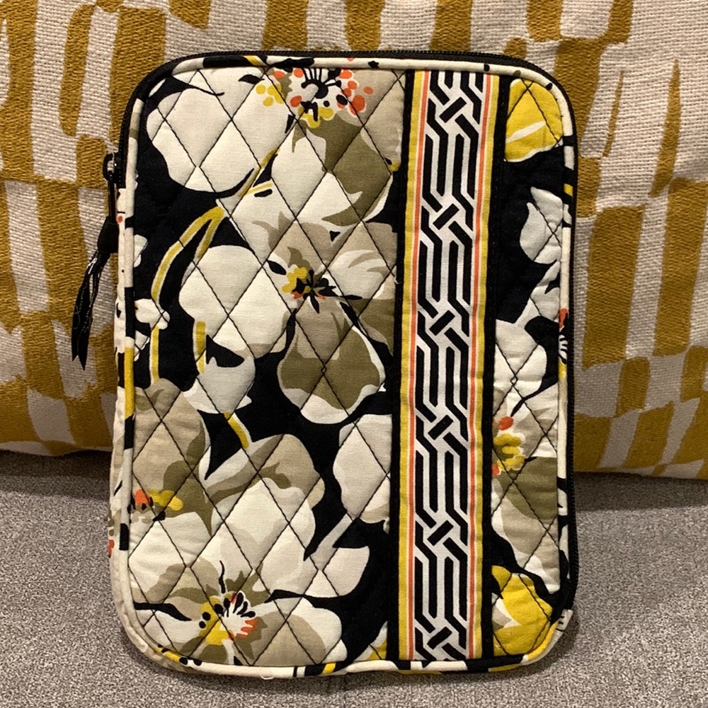 Vera Bradley E-Reader Sleeve “Dogwood”